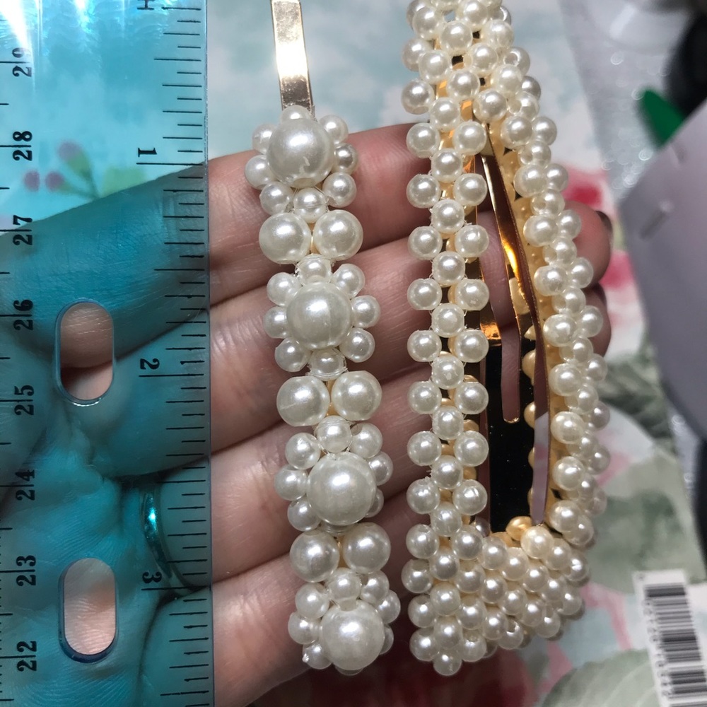 Set of two hair clips - Picture 3 of 3